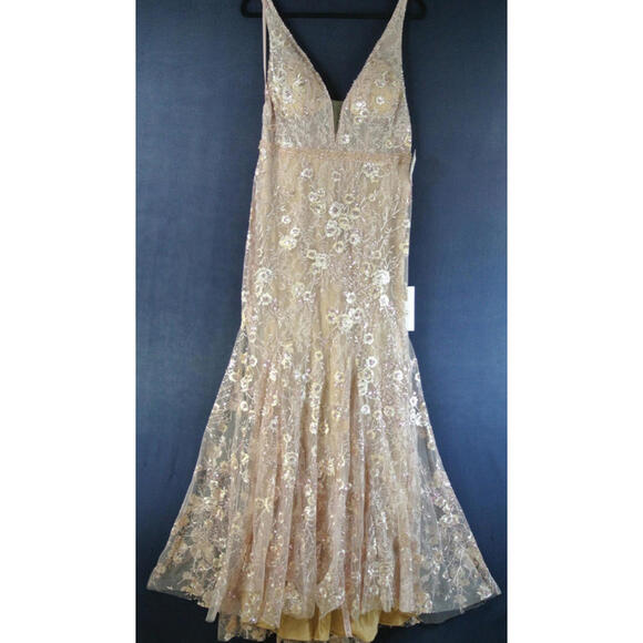 NWT, Mac Duggal Embroidered Floral Modified A-Line Gown Size 10 #LD137 - Picture 4 of 9